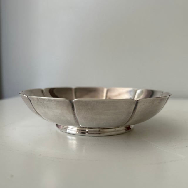 Vintage English Chester Silver-Plated Scalloped Petal Serving Bowl For Sale - Image 4 of 5