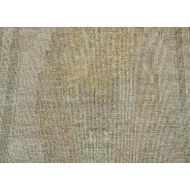 Turkish Vintage Anatolian Rug 4'2" x 6'7" #17580 For Sale In Houston - Image 6 of 8