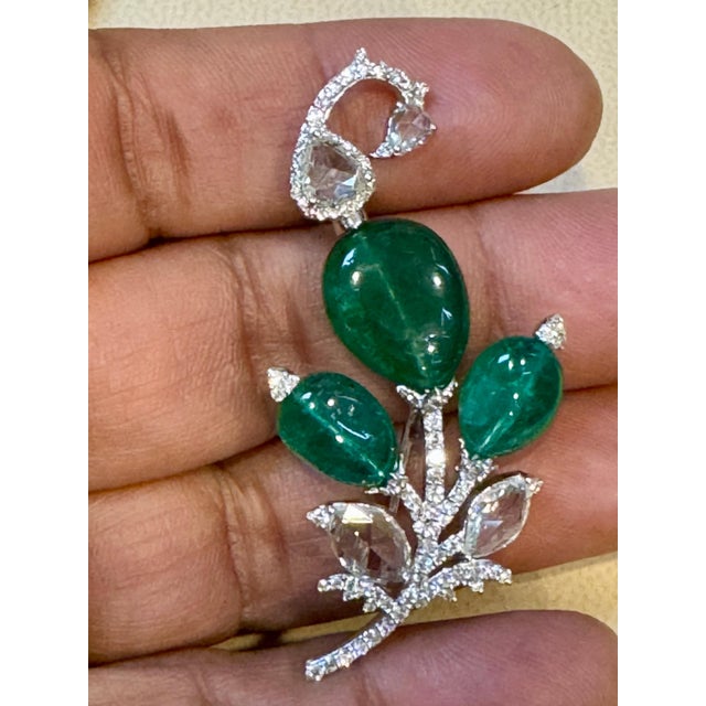 8.5 Ct Natural Oval Emerald Bead & 4 Ct Rose cut Diamond Brooch /Pin 18 Kt Gold For Sale - Image 4 of 18