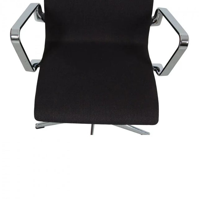 Fritz Hansen Grey Fabric and Chrome Frame Oxford Armchair by Arne Jacobsen For Sale - Image 4 of 9