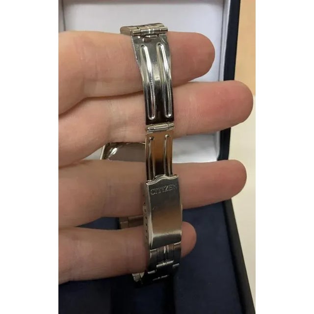 Silver Vintage Citizen Eco Drive Ladies Wrist Watch in the Original Box For Sale - Image 8 of 11