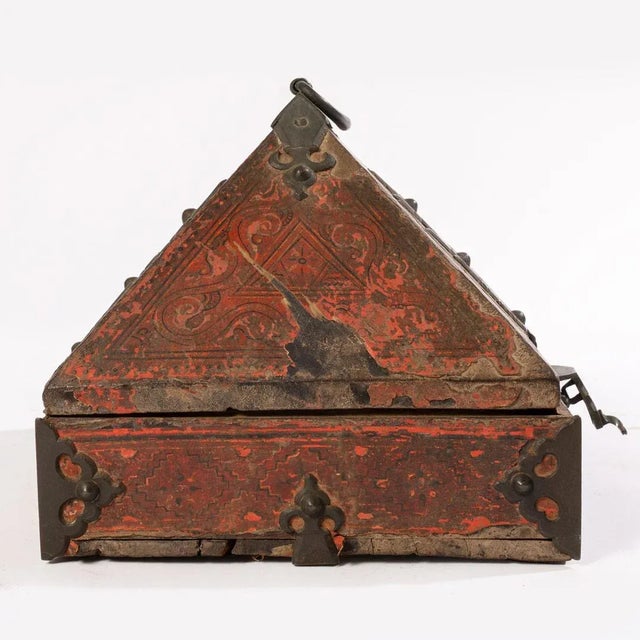 Early 19th Century Indian Brass Bound Lacquered Teak Dowry Box For Sale - Image 6 of 12