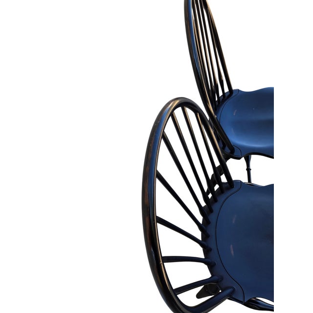 1990s 2 Nichols & Stone Windsor Side Chairs Bow Back Saddle Seat Distressed Country For Sale In Philadelphia - Image 6 of 16