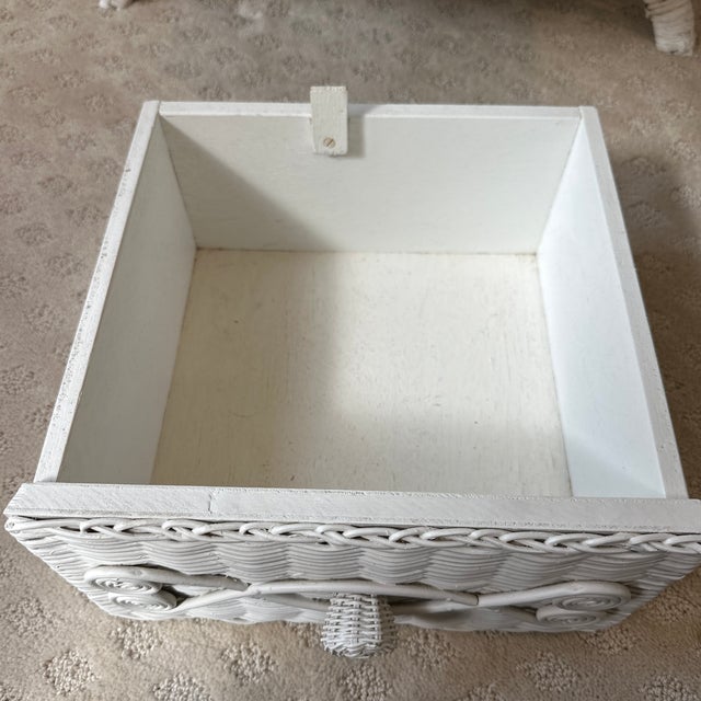 White 1980s Coastal Style Fiddlehead Wicker White Peacock Side Table Nightstand Two-Drawers For Sale - Image 8 of 8