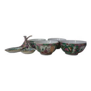 Vintage Chinese Rose Medallion Porcelain Service: 3 Bowls & 2 Spoons - Early 20th Century For Sale