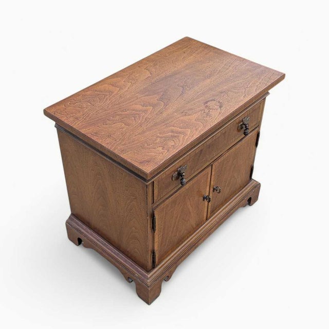Chestnut Pair of Thomasville Mid-Century Wood Nightstands For Sale - Image 8 of 18