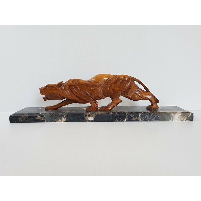 The panther is in very good condition, with minor chips on the four corners of the marble. Length 60 cm. Width 15.5 cm....