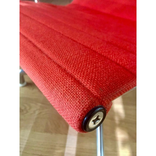 Set of EA 124 Aluminum Chair and EA 125 Ottoman by Charles & Ray Eames for Herman Miller & Vitra, 1960s, Set of 2 For Sale - Image 14 of 15