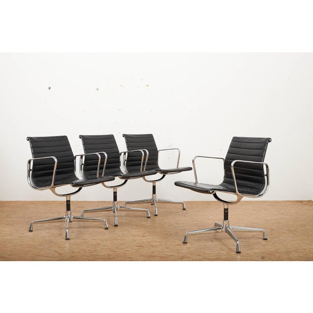 Swivel Chair EA 104 in Chrome-Plated Aluminum and Black Leather Upholstery by Ray and Charles Eames for Vitra, 1958 For Sale - Image 12 of 18