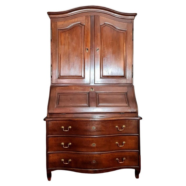 Louis XV Curved Scriban Dresser in Walnut For Sale - Image 4 of 4