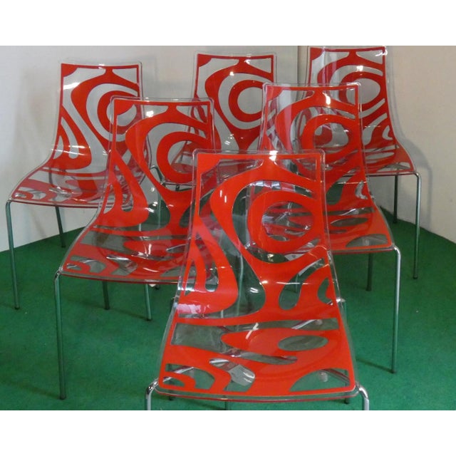 Co-molded technopolymer shell featuring a transparent and glossy surface. Available in various colors. Four-legged chromed...