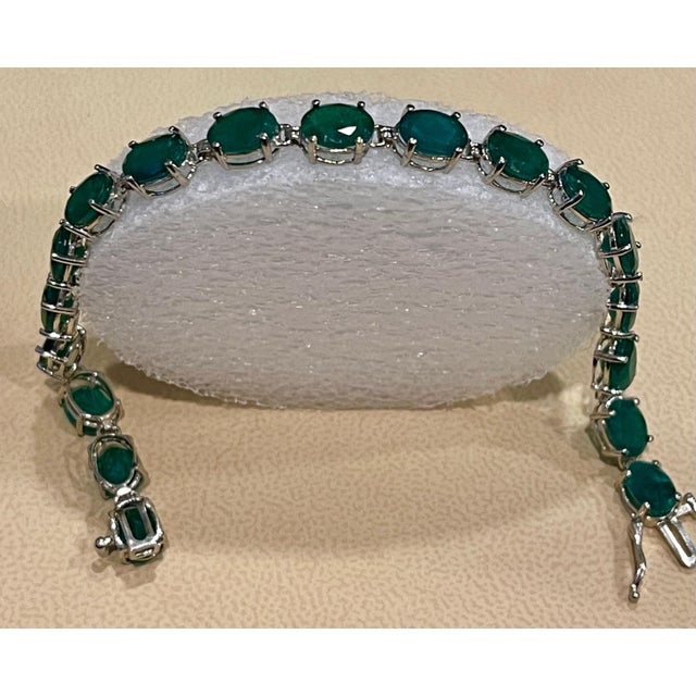 23 Carat Natural Emerald Cocktail Tennis Bracelet 14 Karat White Gold For Sale - Image 10 of 18