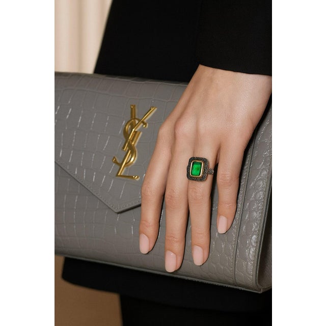 Bochic “Capri” Vintage Natural Diamond & Emerald Vintage Retro Ring Set In 18K For Sale In New York - Image 6 of 10