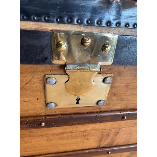 19th Century Domed Travel Trunk in Wood, Brass, and Leather For Sale - Image 9 of 10