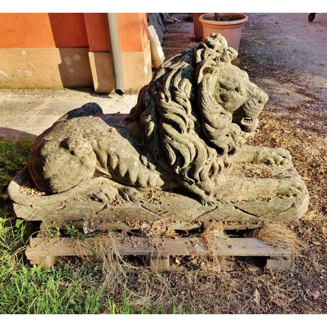 Handcrafted and Sculpted Ofllions in Vicenza Stone, 19th Century, Set of 2 For Sale - Image 6 of 12
