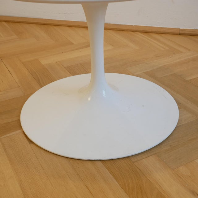 1970s Vintage Tulip Coffee Table in White by Eero Saarinen for Knoll International, 1960s For Sale - Image 5 of 8