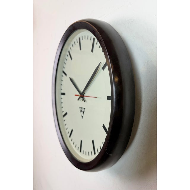 Industrial Industrial Bakelite Factory Wall Clock from Pragotron, 1970s For Sale - Image 3 of 18