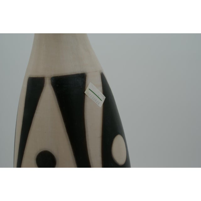 Late 20th Century Black & Ivory Geometric Chulucanas Pottery Lamp – Handcrafted Peruvian Art Long Neck Vase For Sale - Image 4 of 7