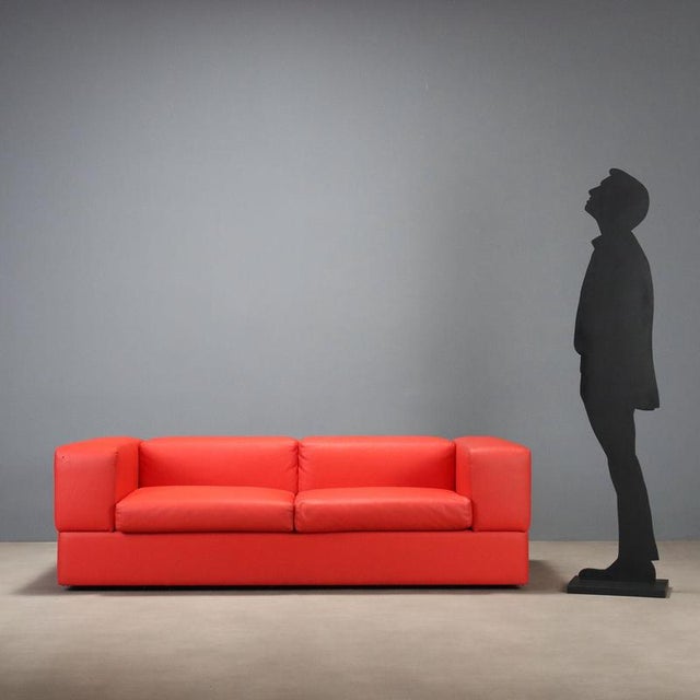 711' sofa model designed in the late 1960s by Tito Agnoli for Cinova, featuring a wooden frame that combines elegance and...