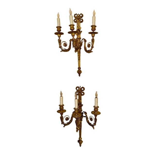 Nice Pair of French Louis XVI Carved and Giltwood Sconces For Sale