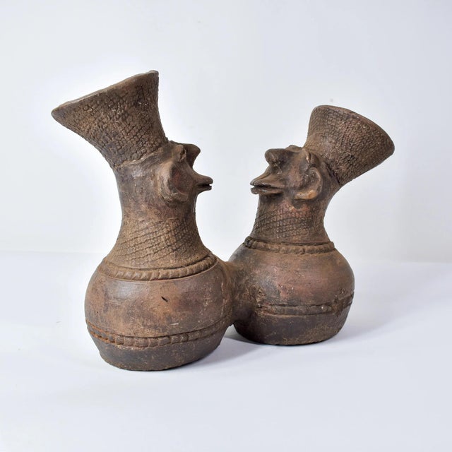 African Early 20th Century Mangbetu Double Figure Marriage Clay Vessel For Sale - Image 3 of 11