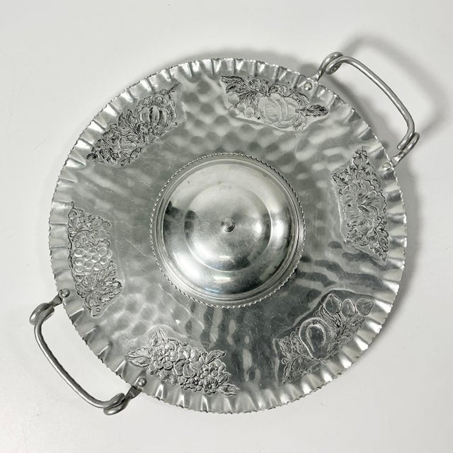 American 1950s Vintage Boho Chic Arts & Crafts Hand Wrought Etched Aluminum Round Serving Tray For Sale - Image 3 of 12