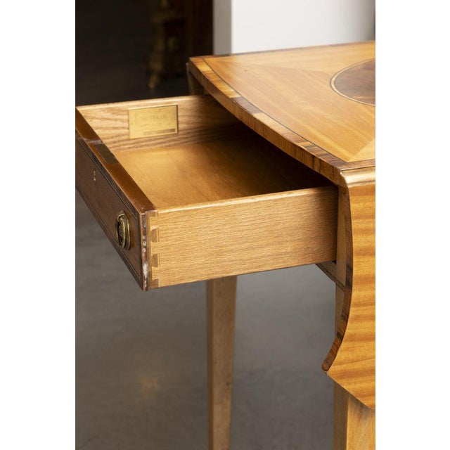Wood 19th Century George III English Satinwood and Mahogany Pembroke Table For Sale - Image 7 of 9