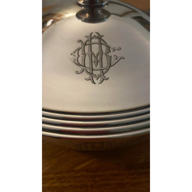 Splendid silver-plated tureen signed Christofle, stamped with the "OC" (Orfèvrerie Christofle) mark and model number...