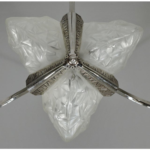 1920s Degue French Art Deco Multi-Light Chandelier 1930s - Frosted Glass & Nickeled Bronze For Sale - Image 5 of 14