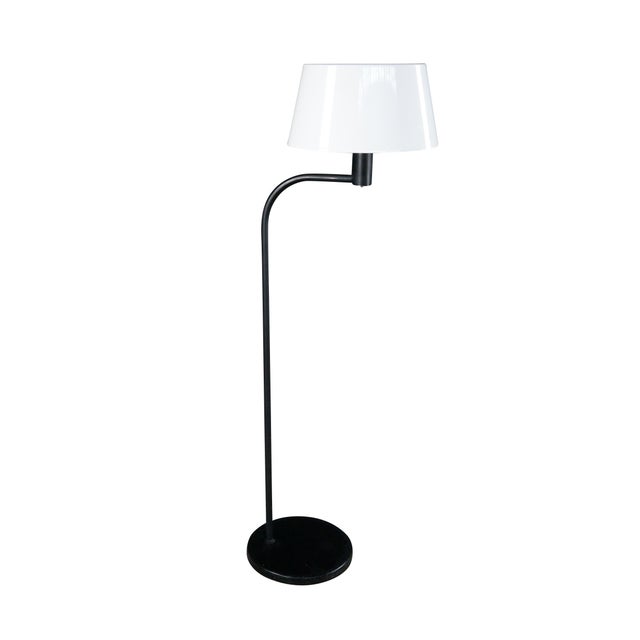 This exceptional vintage Gerald Thurston for Lightolier Mid-Century Modern style floor lamp (Model PL-2912) showcases the...