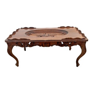 1960s Cocktail Coffee Table Colonial Revival Carved Eagle Glass Top Cabriole Legs For Sale