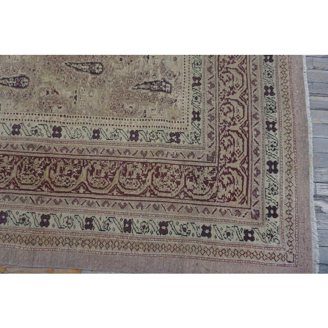 1900 - 1909 1900s Beige Paisley Floral Room Size Antique Knotted Wool Indian Agra Carpet Rug For Sale - Image 5 of 10