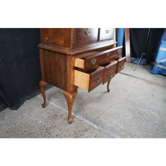 1980s American Drew Queen Anne Style Cherry Highboy Dry Bar Liquor Display Cabinet For Sale - Image 14 of 16