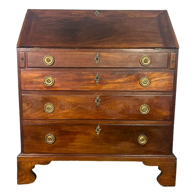 English Chest of Drawers in Mahogany For Sale