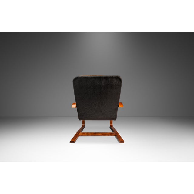 Set of Two (2) Scandinavian Modern Bentwood Lounge Chairs in the Manner of Ingmar Relling, Scandinavia, C. 1980s For Sale - Image 9 of 18