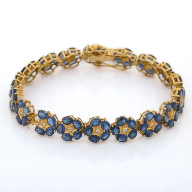Metal 18k Yellow Gold Floral Blue Sapphire and Diamond Bracelet, 21.25 Ct by VRJewels For Sale - Image 7 of 16
