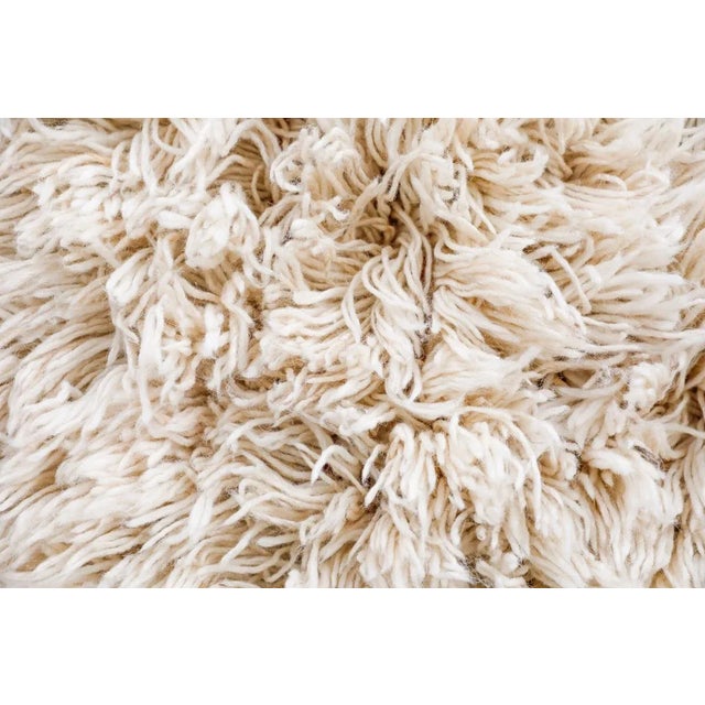 2020s Hand-Knotted Reversible Natural White Shag Moroccan Wool Rug With Sunrise Stripe Back For Sale - Image 5 of 13