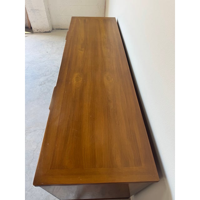 1970s 1970’s Mid-Century Modern John Widdicomb 9-Drawer Dresser With Brass Hardware For Sale - Image 5 of 12