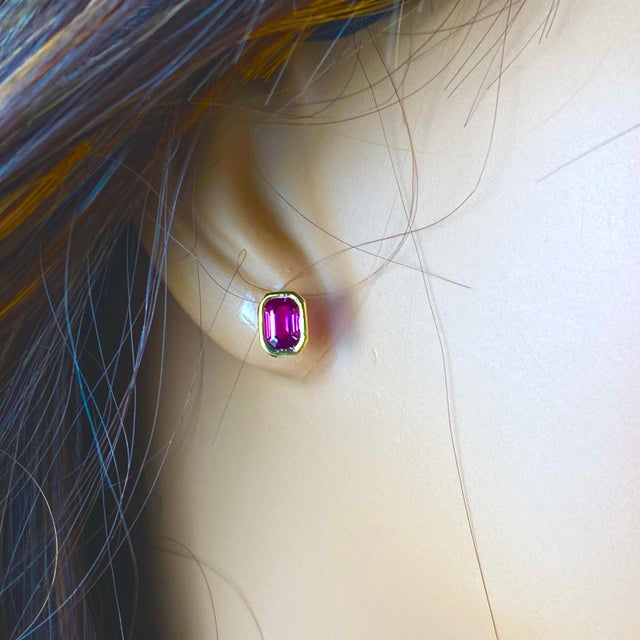 This is part of Chairish’s Fine Jewelry assortment. Introducing our exquisite Emerald Shaped Burma Ruby 14 Karat Yellow...