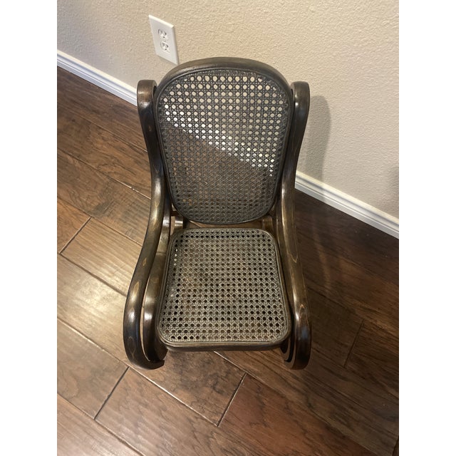 The perfect chair for your child's bedroom, playroom or simply a nice place to sit among the grownups. Bentwood Thonet...