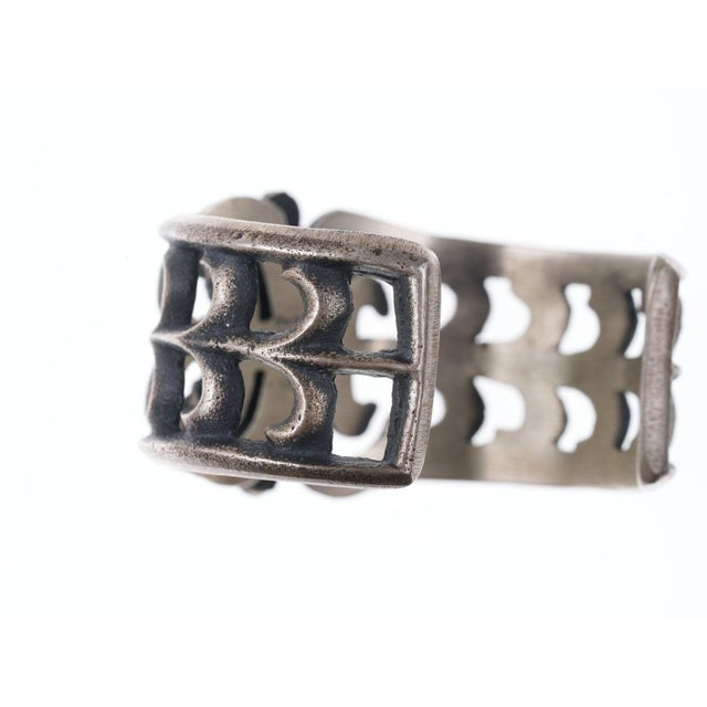 Metal Albert & Jeanette Brown Navajo Tufa Cast Turquoise Cluster Cuff Bracelet For Sale - Image 7 of 8