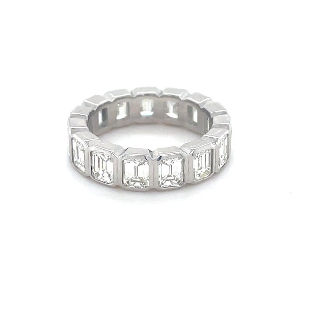 This unique ring boasts 15 emerald cut diamonds weighing a total of 5.00 carats. Bezel set in platinum, this ring is...