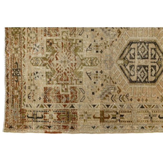 Textile Antique Heriz Serapi Wool Runner – Neutral Geometric Hallway Gallery Runner 3x11 For Sale - Image 7 of 9