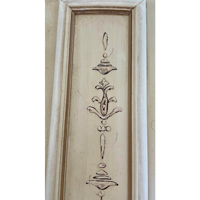 Late 20th Century Late 20th Century Pair of Drexel Heritage Et Cetera Corner Cabinets in Cream Glaze With Hand-Painted Scrollwork For Sale - Image 5 of 12
