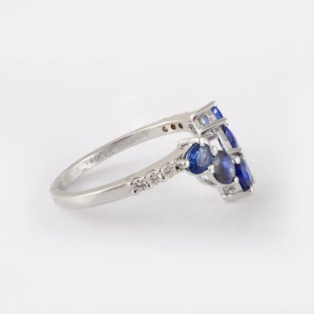 Flanked Diamonds & 1.46ct Blue Sapphire Chevron 'V' Ring Size 7 For Sale - Image 4 of 14