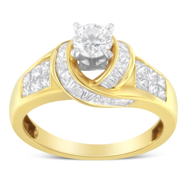 Contemporary 14K Two-Toned Gold Round, Baguette and Princess Cut Diamond Ring (1 1/8 Cttw, H-I Color, SI2-I1 Clarity) - Size 6-1/2 For Sale - Image 3 of 7