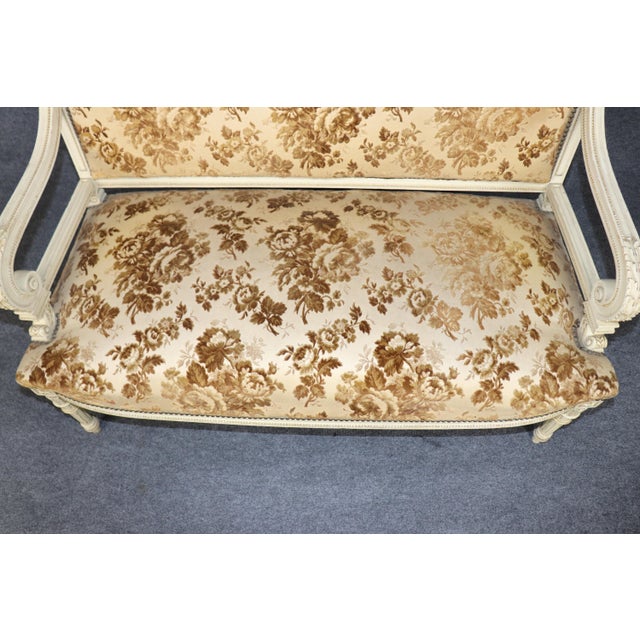 1910s Antique French Louis XVI Style Distressed Painted Settee For Sale - Image 5 of 12
