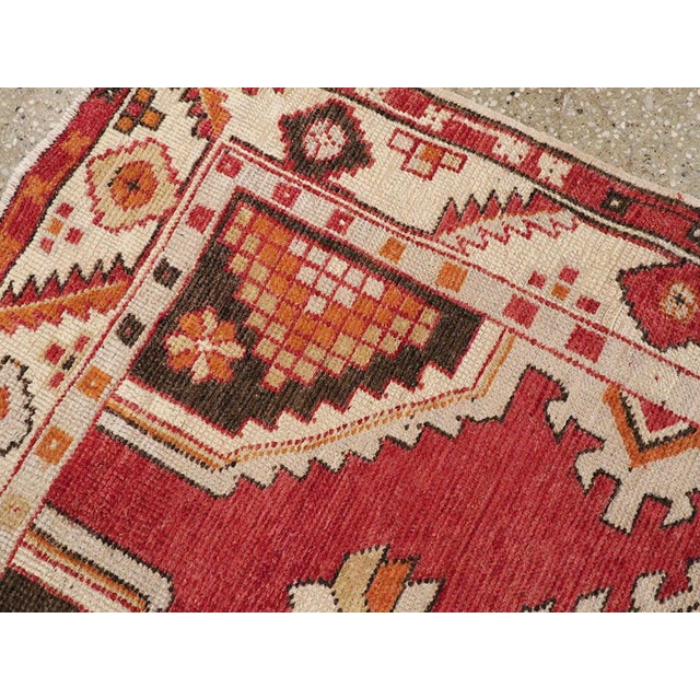 Textile Galerie Shabab Collection Mid-20th Century Handmade Turkish Oushak Throw Rug in Red and Ivory For Sale - Image 7 of 9