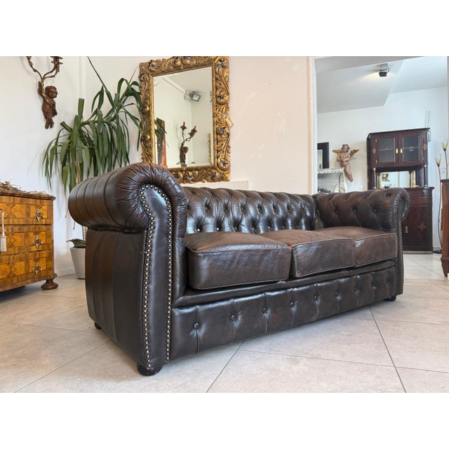 Chesterfield Three Seater Club Sofa from Zigarrenbraun For Sale - Image 8 of 18