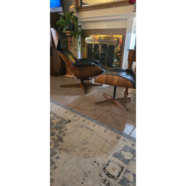 1960s 1960s Rare Early George Mulhauser for Plycraft "Mr. Chair" & Ottoman | Original Badge & Label | Sculptural Walnut Shell For Sale - Image 5 of 10